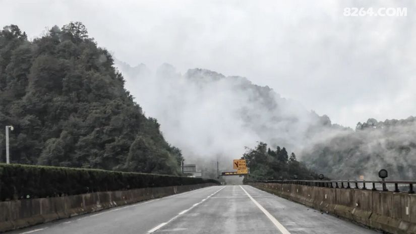 1792563240331 - 旅行杂谈 文化历史 民俗人文 交通贴士 在野 去没有天花板的地方