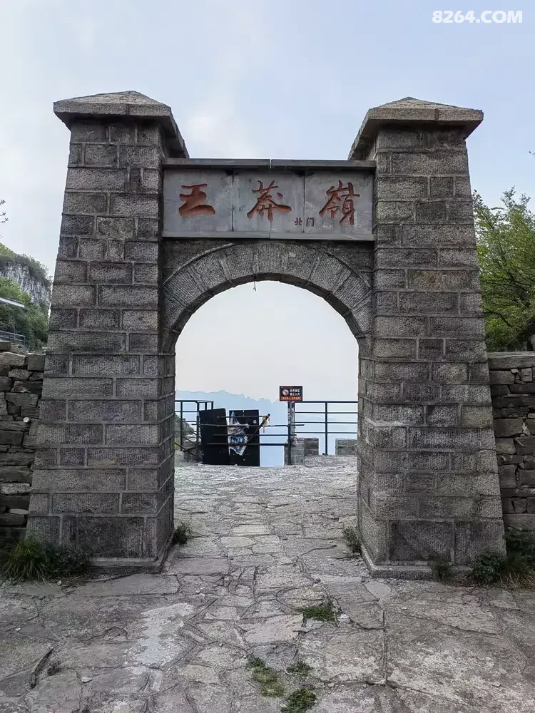 1792650320308 - 徒步登山 穿越攀岩 雪山步道 户外路线 在野 去没有天花板的地方